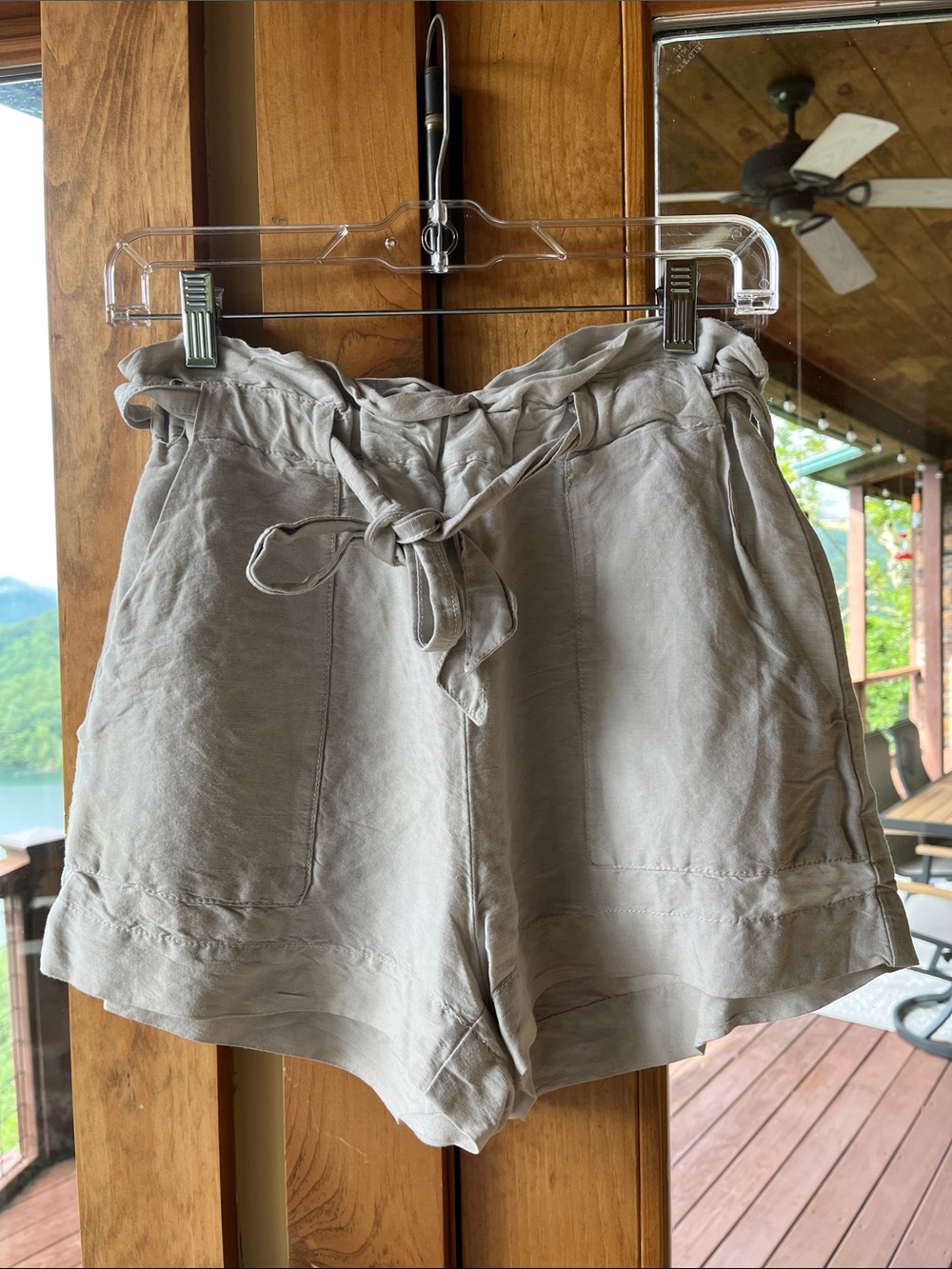 H&M Light Cream Paperbag Waist Tie-Front Shorts VGUC